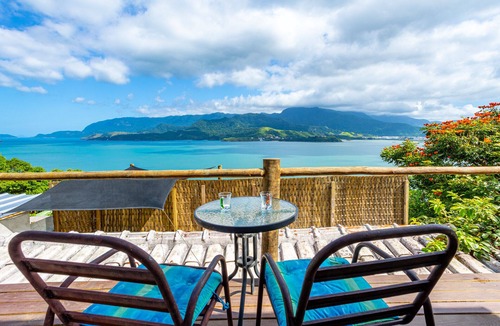 Cambaquara Apartment | Italian-style panoramic penthouse suite with sea and mountain views, 12 minutes from the beach. Pets are welcome!