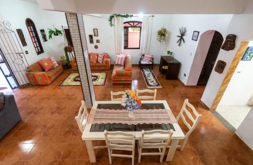 Raul Cury House | Itanhaém Casa ampla com piscina e churrasqueira a 300m da praia