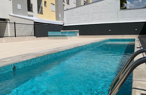 Umuarama Apartment | Jathy - centro, Varanda Gourmet, ar condicionado, Piscina e Wi-Fi