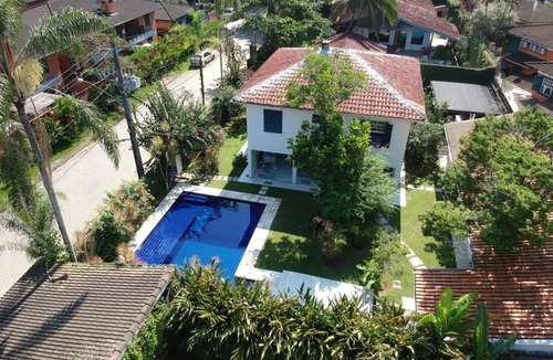 Juquehy House | Juquehy Beach, 6 suites with air conditioning.