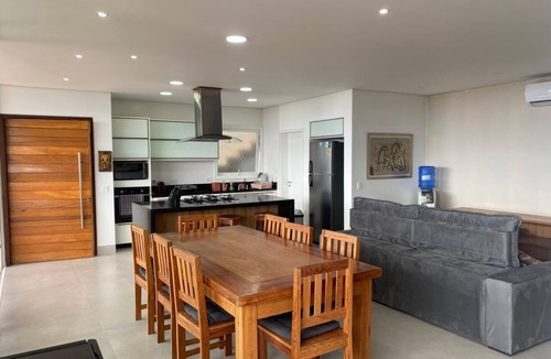 Juquehy House | Juqueí house with ocean view in a gated community with beach service.