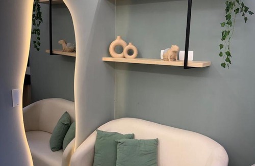 Novo Mundo Apartment | Kalm Stay Refugio com Hidromassagem e Cromoterapia