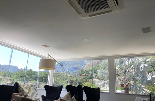 Barra da Tijuca House | Lake house, located on an island in Barra da Tijuca on the jameiro river