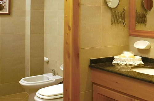 San Carlos de Bariloche Hotel | Lake-View Triple Room +Free Buffet Breakfast w/Pool Access | 5Mins to Bariloche