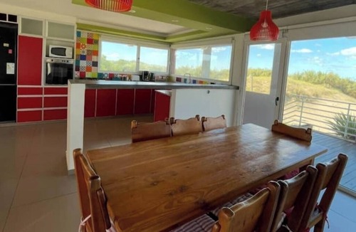 Miramar House | Large House in front of the sea Azul