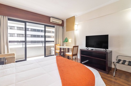 Paraiso Apartment | LEONCIO 706