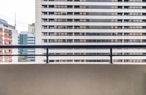 Paraiso Apartment | LEONCIO 706