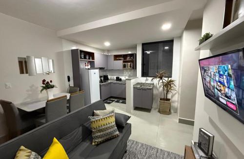 Matosinhos Apartment | Lindo apto no térreo, prox shopping, padarias, mercados, farmácias e etc