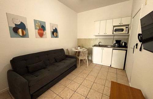 Ingleses Norte Apartment | Live carefree days and wake up to the sound of ocean waves.