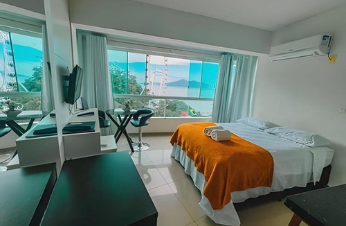 Pioneiros Apartment | Loft panoramic view of Roda Gigante, BC beach