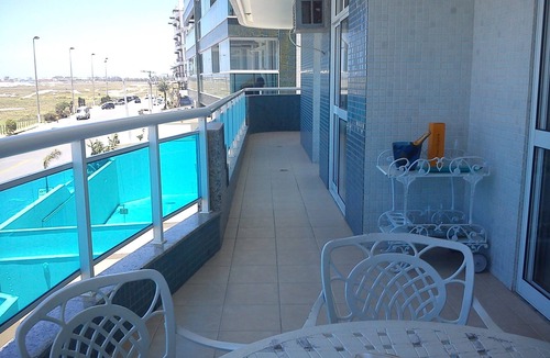 Algodoal Apartment | Luxurious 4-suite apartment with gourmet kitchen and large balcony overlooking the sea.