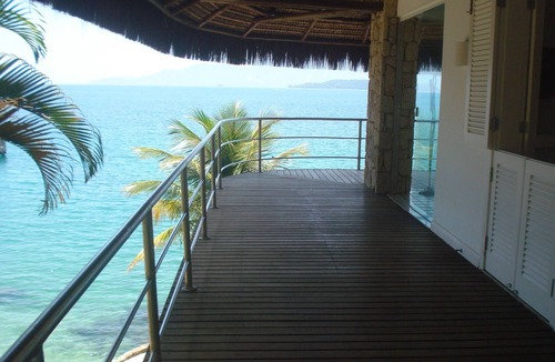 Vila Velha House | Luxurious house with private beach, swimming pool, and panoramic views of Angra Bay.