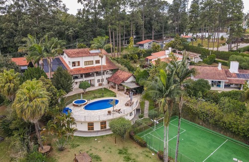 Carapicuiba Villa | Luxury Home w/Pool, Sauna & Soccer Field