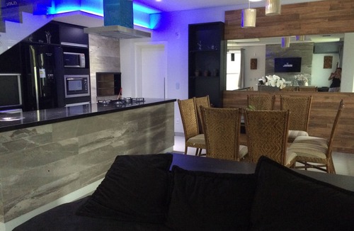 Morrinhos House | Luxury house - 3 bedrooms - 300m from the sea in a gated community in Garopaba/SC