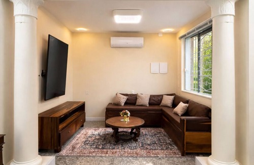 Copacabana House | Luxury Private Villa in Copacabana 4 Bedrooms Hot Tub Walk to Beach