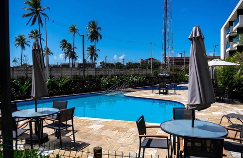 Nossa Senhora do O House | Mana Beach Experience - Flats em Muro Alto por Yolo