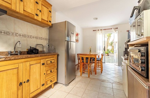 Canto Grande House | Mariscal Ideal Family Retreat, King Bed, Complete Linens, 220m from the Sea