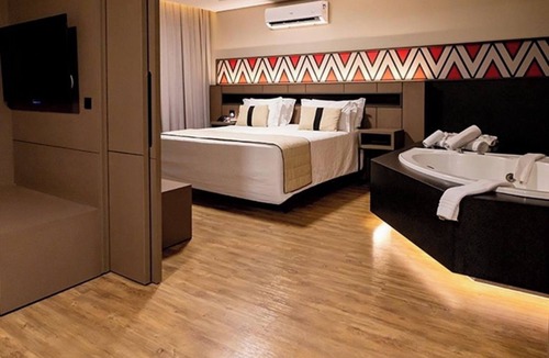 Foz do Iguacu Hotel | Master Suite | Free Breakfast, 3 Outdoor Pools & 3 mi to IGU Airport