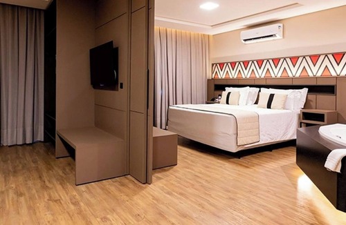 Foz do Iguacu Hotel | Master Suite | Free Breakfast, 3 Outdoor Pools & 3 mi to IGU Airport