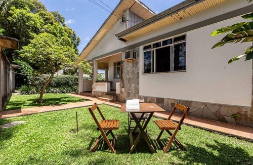 Bacacheri House | Memora Guesthouse Curitiba - House near Bacacheri Park