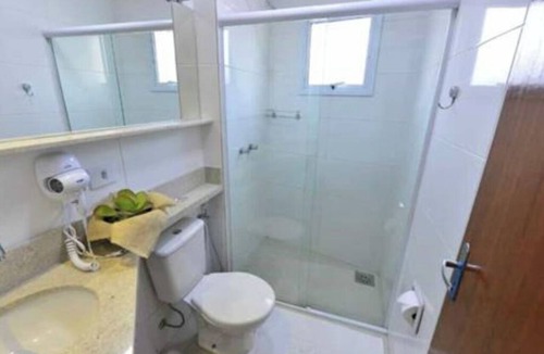 Iguacu Hotel | Minimalist Room for Modern Comfort | Free Breakfast | Ipatingao Stadium - 2.1 mi