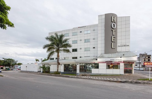 Eunapolis Hotel | Modern Double Room near Local Commerce | Onsite Private Parking & Free Breakfast