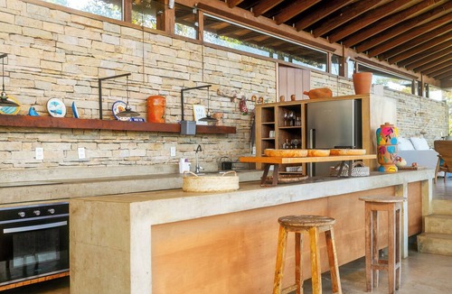Brava House | Modern House w Grand View, Immersed in Nature