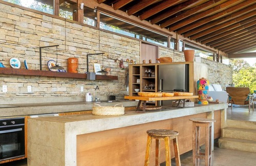 Brava House | Modern House w Grand View, Immersed in Nature