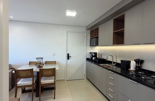 Matriz Apartment | Modern studio apartment in the city center with air conditioning, garage, swimming pool, and gym.