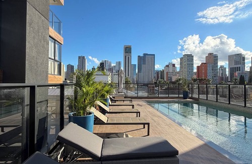 Matriz Apartment | Modern studio apartment in the city center with air conditioning, garage, swimming pool, and gym.