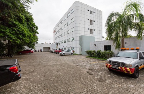 Eunapolis Hotel | Modern Triple Room in Centro | Walk to Local Stores, Free Breakfast & Parking