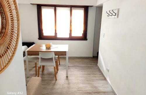 La Perla Apartment | Monoambiente para 2 personas reciclado a nuevo a mts del mar en barrio La Perla