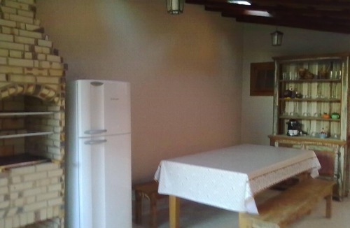 Praia Rasa House | New corner house, 4 bedrooms (air conditioning and TV), Wi-Fi, Sky TV, BBQ, Manguinhos Búzios near the beach.