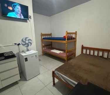 Paranagua Apartment | NOVO, Apto Completo com Cozinha, Banheiro privativo, Internet rápida e Estacionamento