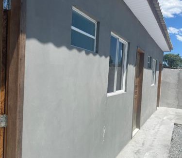 Paranagua Apartment | NOVO, Apto Completo com Cozinha, Banheiro privativo, Internet rápida e Estacionamento