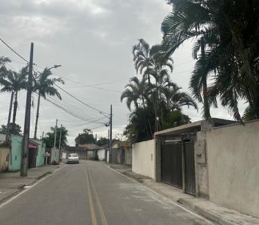 Paranagua Apartment | NOVO, Apto Completo com Cozinha, Banheiro privativo, Internet rápida e Estacionamento