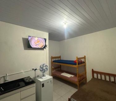 Paranagua Apartment | NOVO, Apto Completo com Cozinha, Banheiro privativo, Internet rápida e Estacionamento