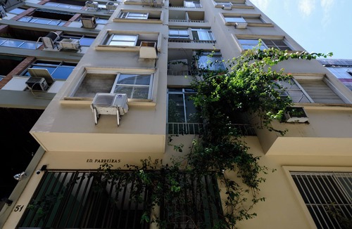 Ipanema Apartment | One-bedroom apartment with living room, house style, affordable in Ipanema!
