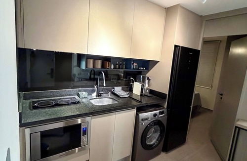 Cerqueira Cesar Apartment | One-bedroom apartment across from Hospital das Clínicas.