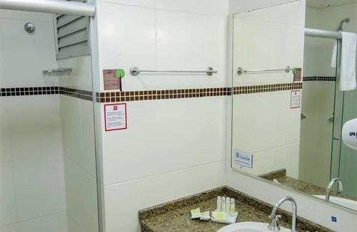Foz do Iguacu City Centre Hotel | One Unit w/Double Bed | Breakfast Included | Gym Access | Near Waterfalls