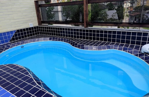 Campo Grande House | Penthouse with pool, barbecue, and bathtub: Jeanne's Country House