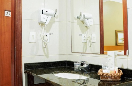 Centro Hotel | Pet-Friendly Cascavel Stay | 2.5 mi to Zoológico Municipal de Cascavel