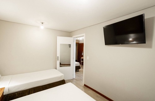 Centro Hotel | Pet-Friendly Room Perfect for Families Exploring Charming Downtown Ponta Grossa