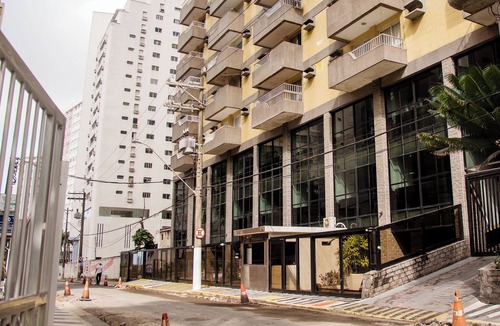 Barra Funda Apartment | PITANGUEIRAS BEACH 80 MTS. FROM THE SEA, BEACH SERVICE, SIDE VIEW OF THE SEA, WI FI