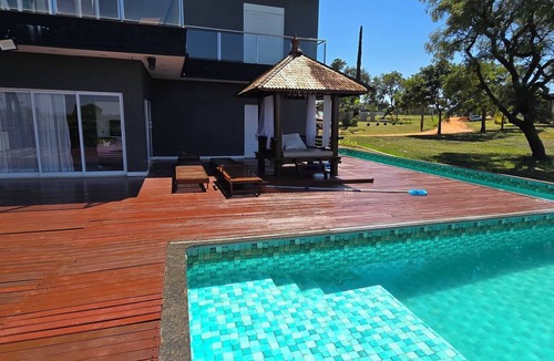 Paranapanema House | Premium Mansion in Riviera de Santa Cristina XIII | Sophistication and Leisure