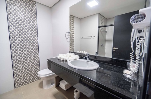 Foz do Iguacu Hotel | Premium Suite | Free Breakfast, 3 Outdoor Pools & 3 mi to IGU Airport