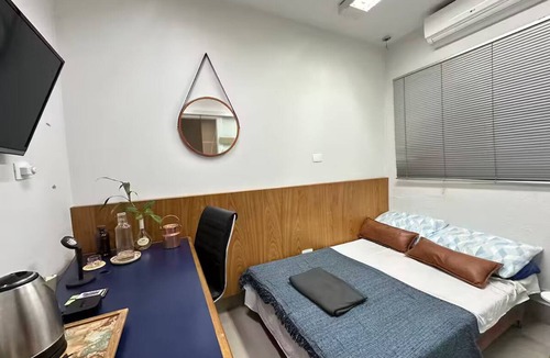 Sao Paulo Cabin | Private room in a house, guest bathroom, metro 5 min walk away, near Paulista Avenue.