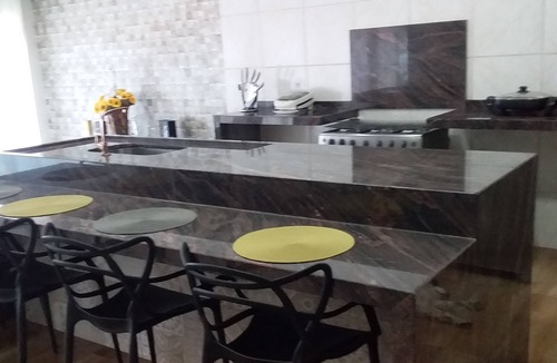 Peruibe House | Property with pool, barbecue and lots of greenery, near the beach.