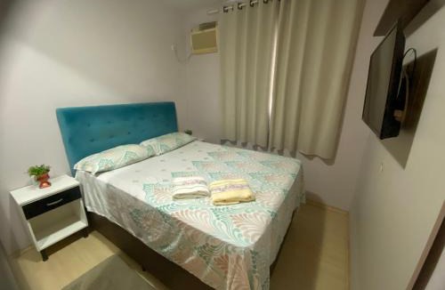 Zona Industrial Norte Apartment | Quarto aconchegante com banheiro