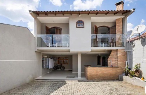 Italia Apartment | Quarto Chalé aconchegante em Casa da Família Anton próximo ao aeroporto